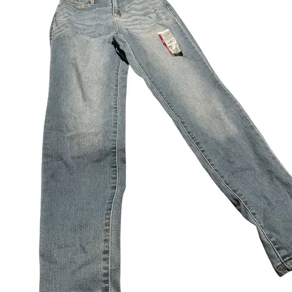 No boundaries new never worn Classic Blue Women's Jeans size 3